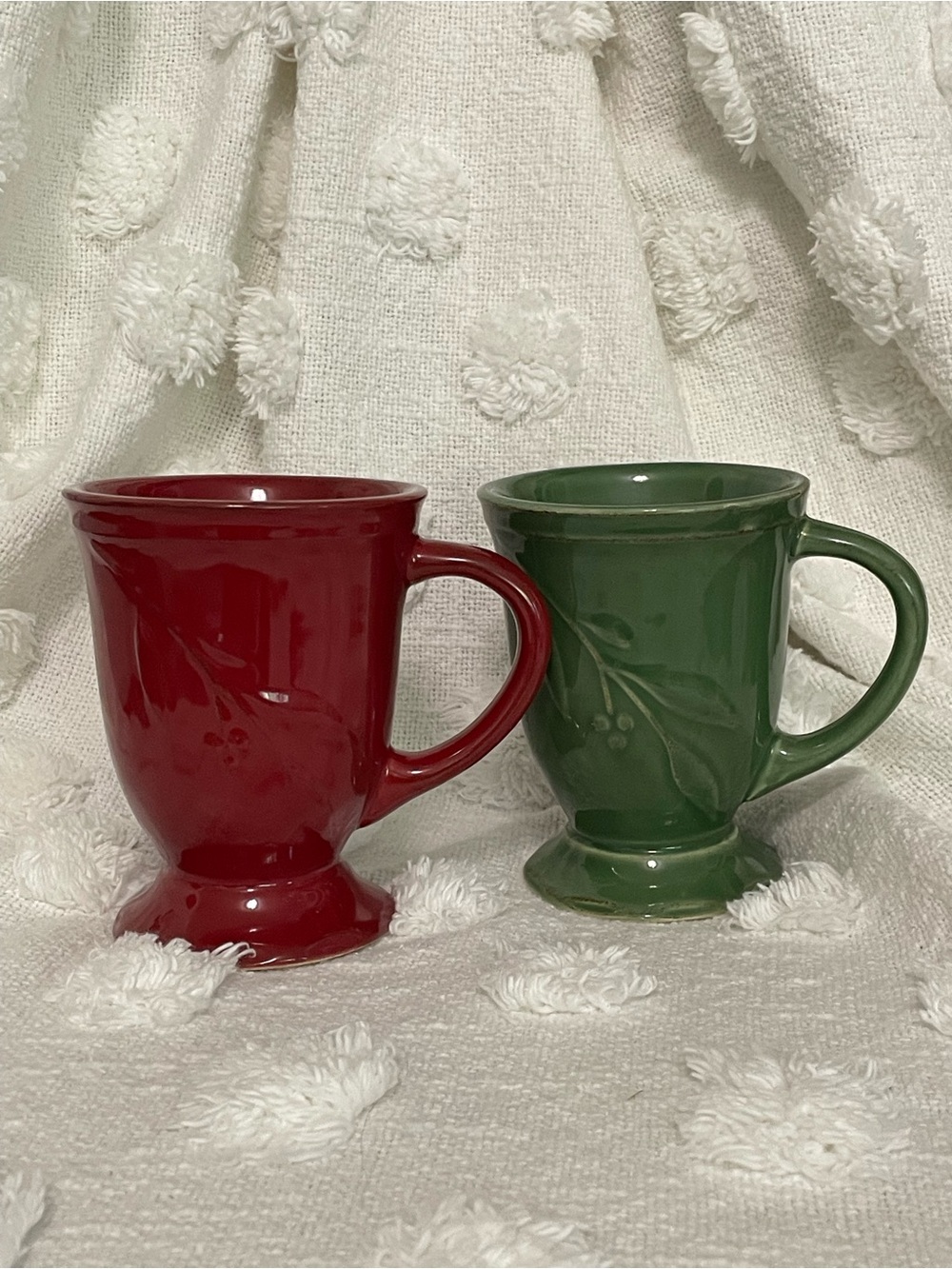 Vintage Bella Glazed Stoneware 4 1/2” Mugs by Debby Segura Red and Green